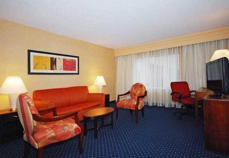 ホテル コートヤード ボストン レイナム Raynham 部屋 写真
